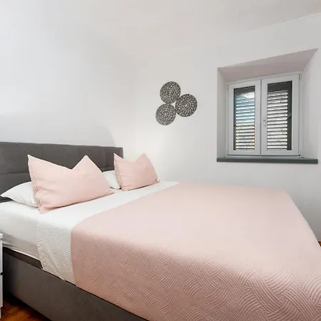 Alen דירה מאקרסקה